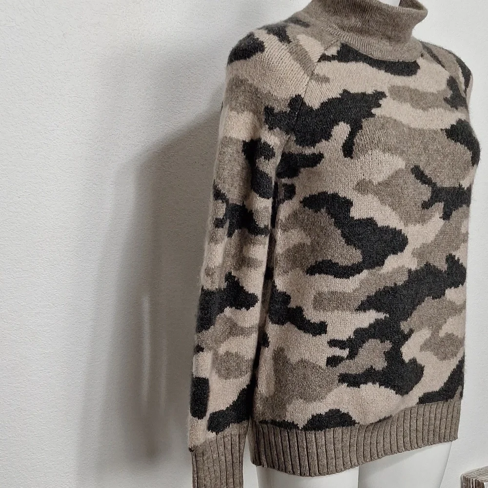 Christian Siriano Camouflage Print Streetwear Cozy Mock Neck Grunge Sweater Sz.M
